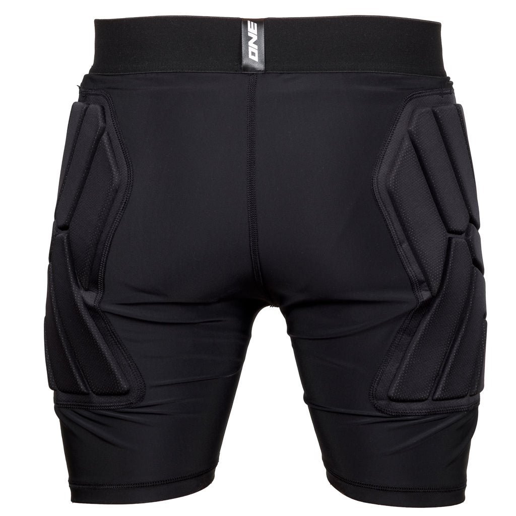 Junior Power Armour shortsien pehmusteet on ammattitaidolla suunniteltu ja sijoiteltu vastaamaan kehon todellista laskeutumisasentoa.