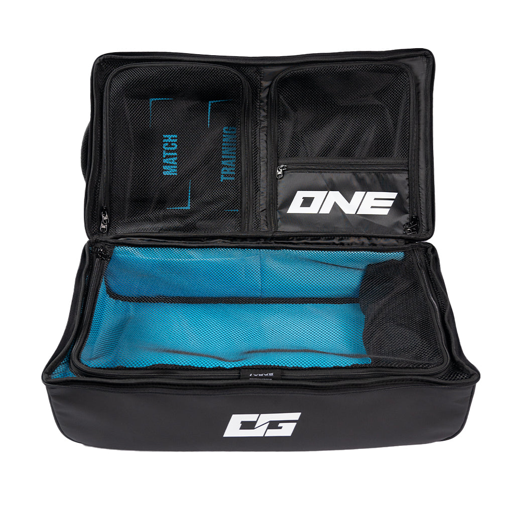 lOne Glove Goalkeeper Kit Bag Holdall laukku avattuna
