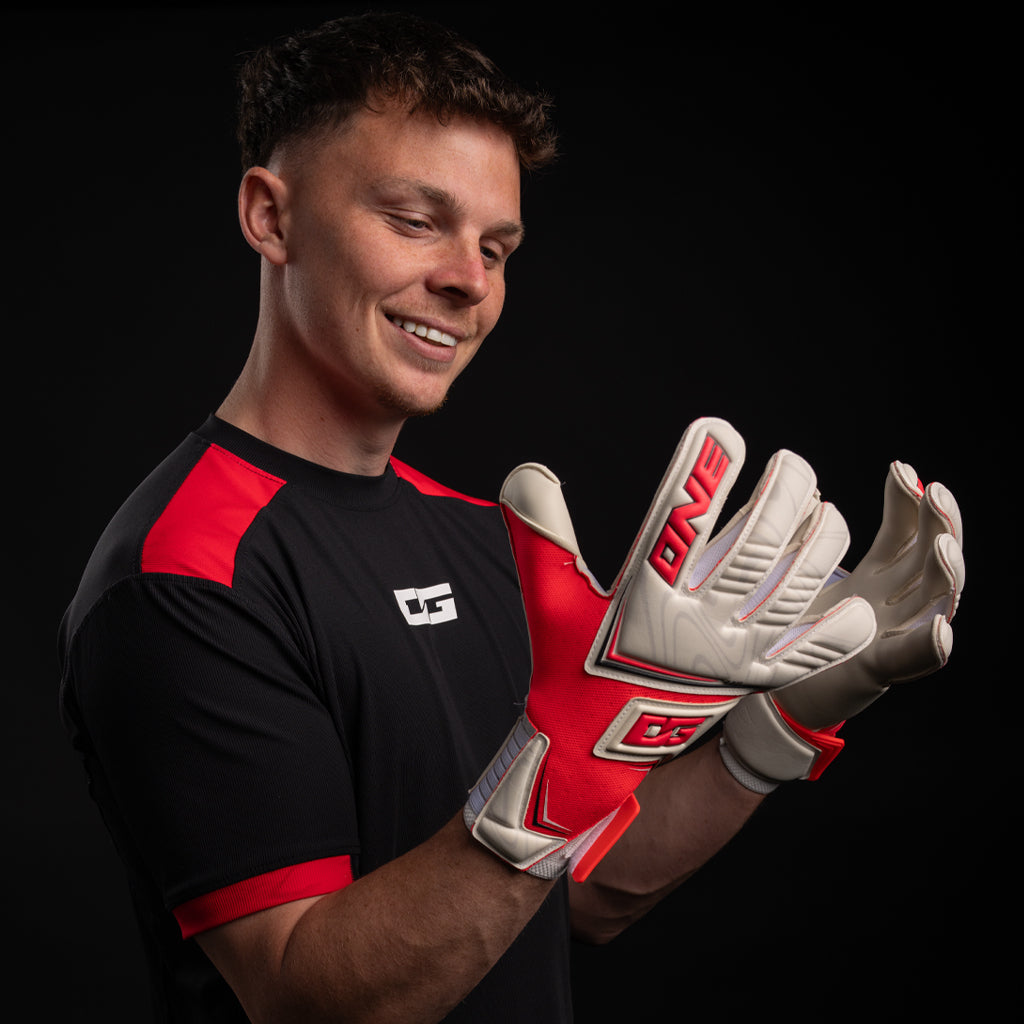 One Glove NXT Pro Doubters HYLA maalivahdin hanskat käytössä.