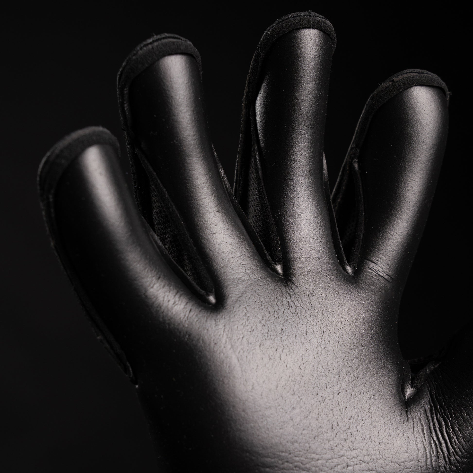 One Glove NXT Pro Contra Void Hyla musta maalivahdin hanskat