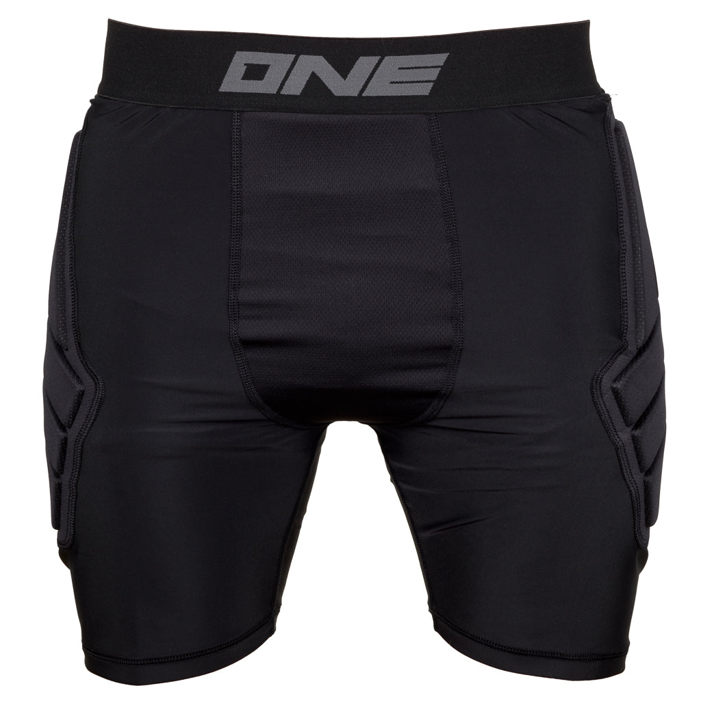ONE GLOVE POWER ARMOUR SHORTS edestä läheltä One-logopainatuksella